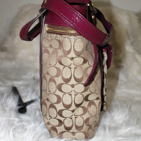🌺🌺Host Pick 11/9!!!  Gorgeous Coach Logo fabric & Fushia leather Tote - Picture 4 of 16